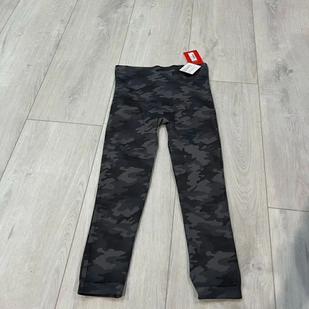 Spanx cropped lamn leggings sage camo size M